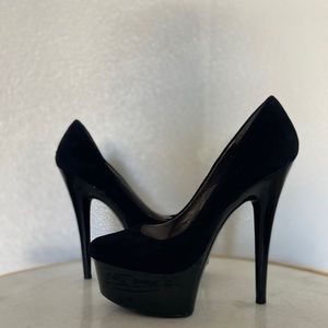 Steve Madden suede pumps